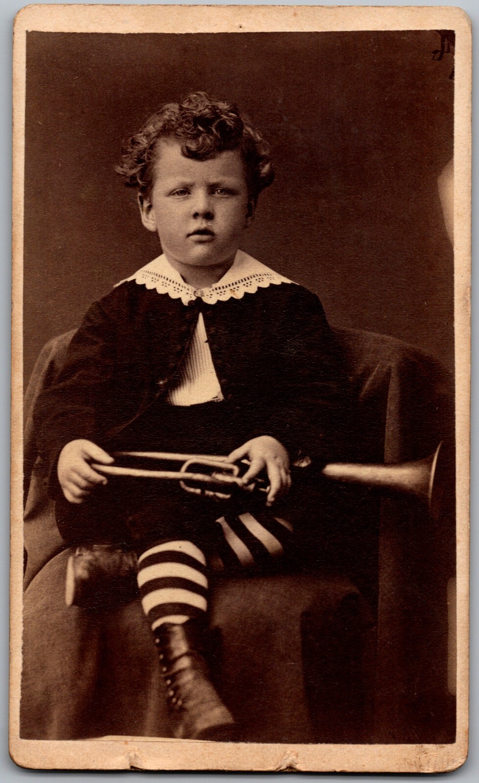 ANTIQUE CDV CIRCA 1880s LEONARD & MARTIN CUTE GIRL HOLDING TRUMPET TOPEKA KANSAS