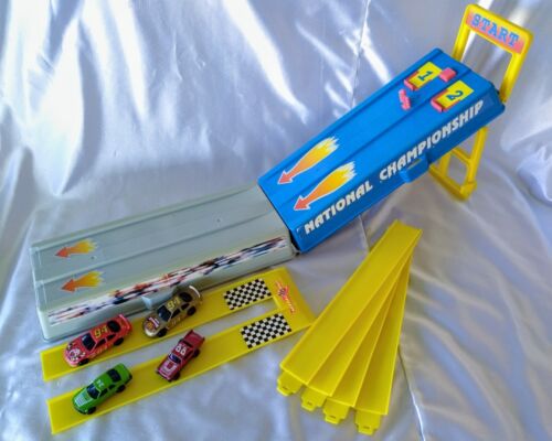 Hot Wheels Mattel National Championship Race Track 1990 Store Case & 4 Racecars