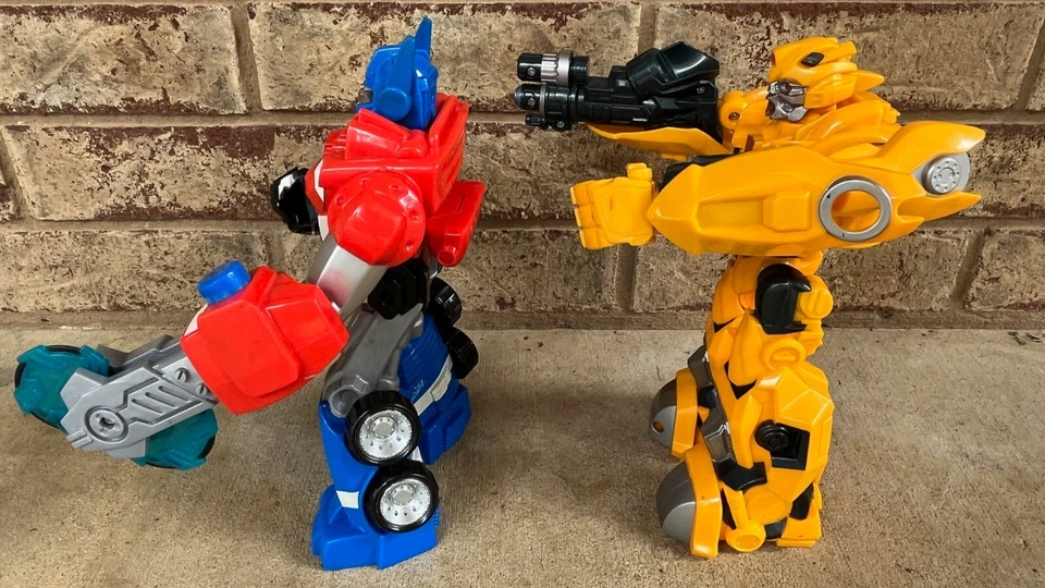 Transformers Lot Optimus Prime 2012 & Bumble Bee 2009' Lights/Talking-Works - Image 3 of 4