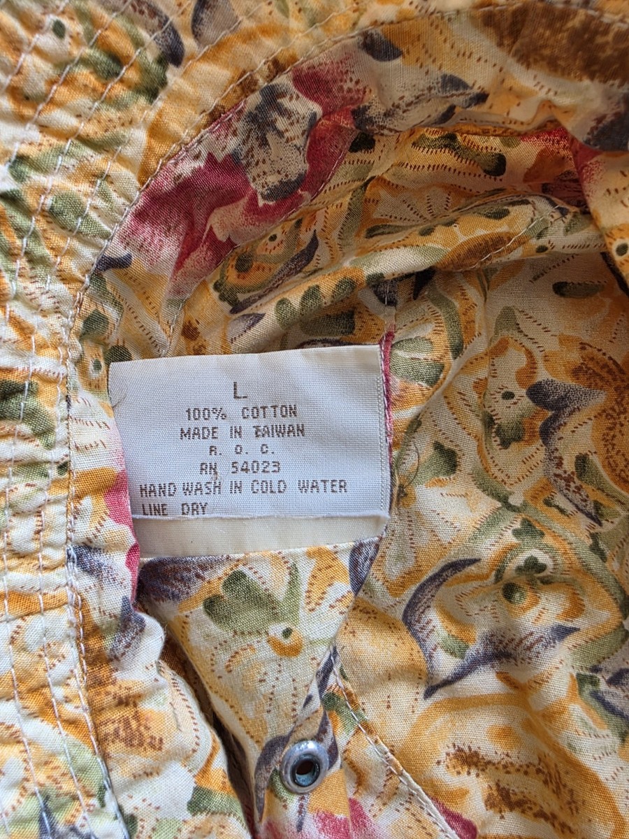 Banana Republic Vintage Travel Safari Clothing Company  display picture 2