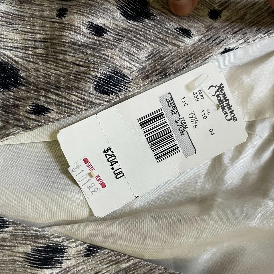 NUEVO CON ETIQUETAS Chaqueta Anne Klein Estampado Animal Seda Botón Frontal Mujer 14 Plateada Negra Foto 3 de 4