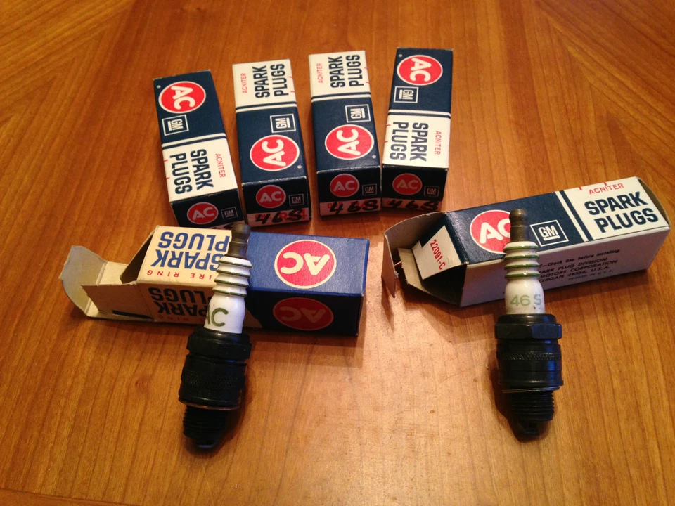 'NOS' AC-46S Spark Plugs....Bonneville, Catalina, Nash, DeSoto, BOX of 6 RARE - Image 2 of 2