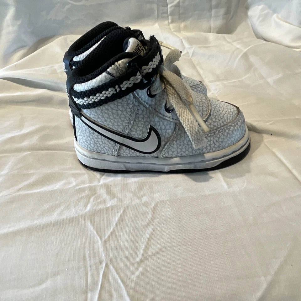 503574-103 Zapatos Nike Niño Pequeño Talla 4c Foto 3 de 4