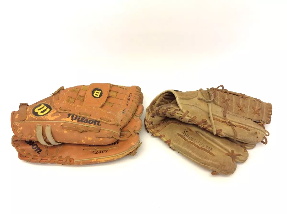 2 Used Right Handed Thrower Baseball Gloves Mitts Wilson A2467