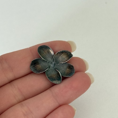 Vintage Sterling Silver Small Flower Oxidized Floral Brooch Pin - Picture 4 of 7
