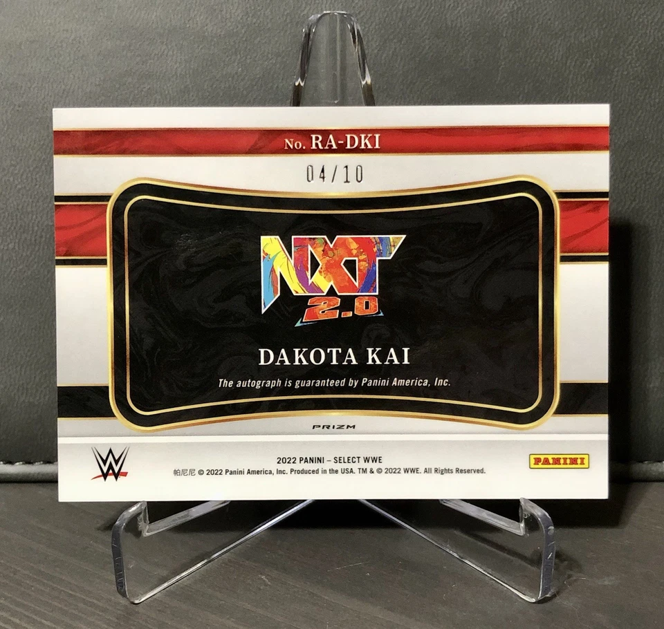 2022 Panini Select WWE Dakota Kai Ringside Action Signatures Auto Gold Prizm /10 - Image 2 of 3