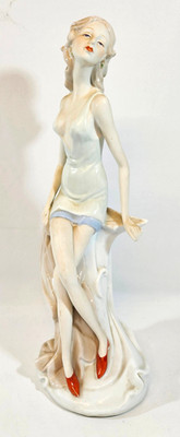 Große Porzellan schöne Dame Figur, groß, dekorativ, Ornament Sammlerstück