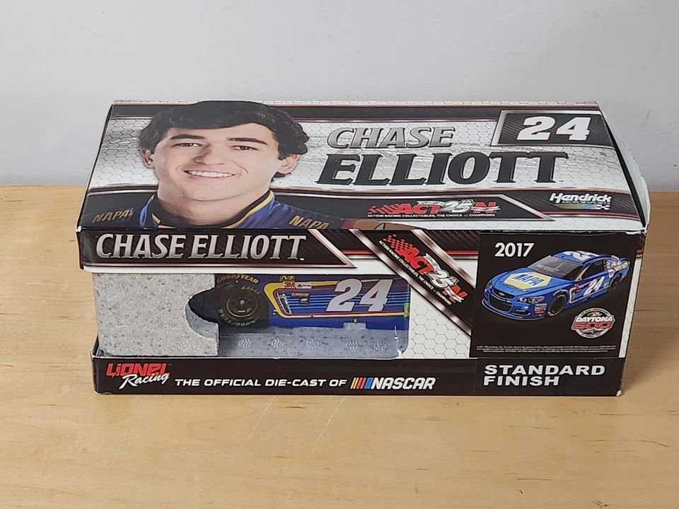 2017 #24 Chase Elliott NAPA Auto Parts Daytona 500 Pole 1/24 Action NASCAR - Image 2 of 2