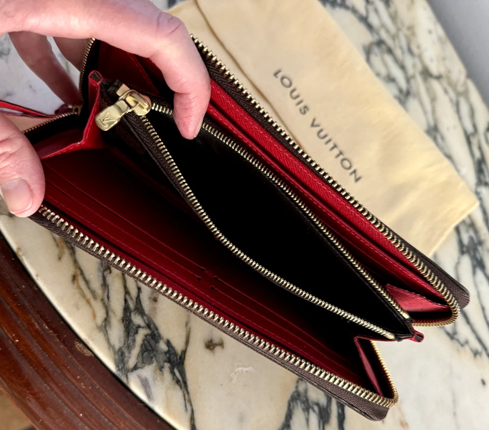 AUTÉNTICA CARTERA LOUIS VUITTON Clemence en color cereza Damier Level Foto 4 de 4