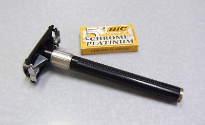 FEATHER Double Edge Safety Razor  CLEAN