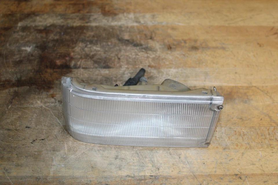 Водитель 87-89 OEM Toyota HiAce Van YH51 Koito угловой свет лампа объектив в сборе - Изображение 4 из 4