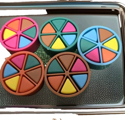 TRIVIAL PURSUIT: Classic Rock Edition - 600 Questions Portable Game