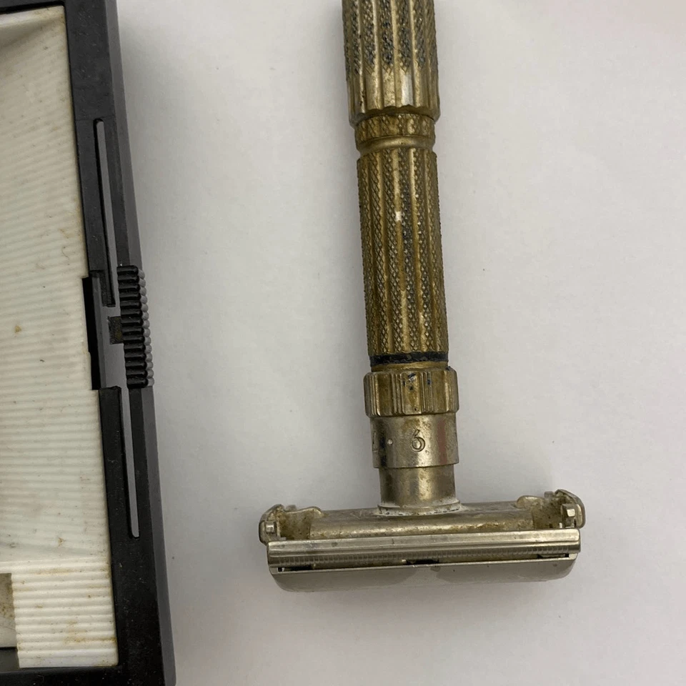 Navaja ajustable dorada vintage Gillette para hombre con estuche Foto 2 de 4