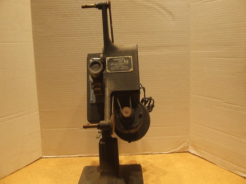 Vintage Eastman Kodak Kodascope Model EE 16MM Film Projector - Picture 4 of 11