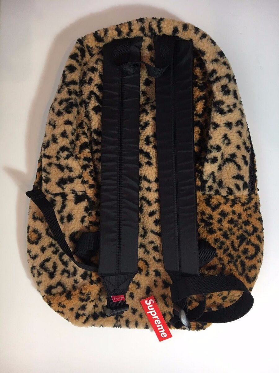 NEW NWT SUPREME FW17 LEOPARD FLEECE BACKPACK IN HAND SOFT NEW NWT SUPREME FW17 LEOPARD FLEECE BACKPACK IN HAND SOFT