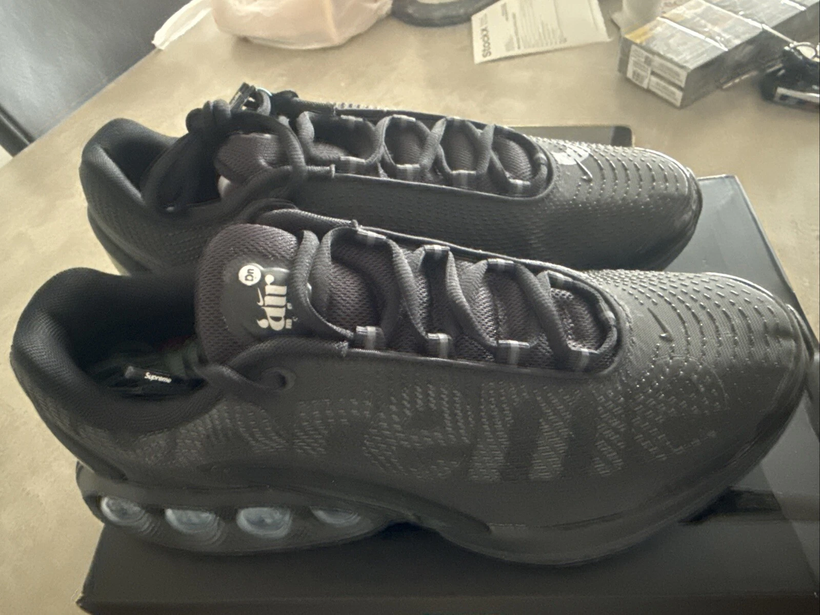 SUPREME AIR MAX DN NOIR TAILLE 9 UK
