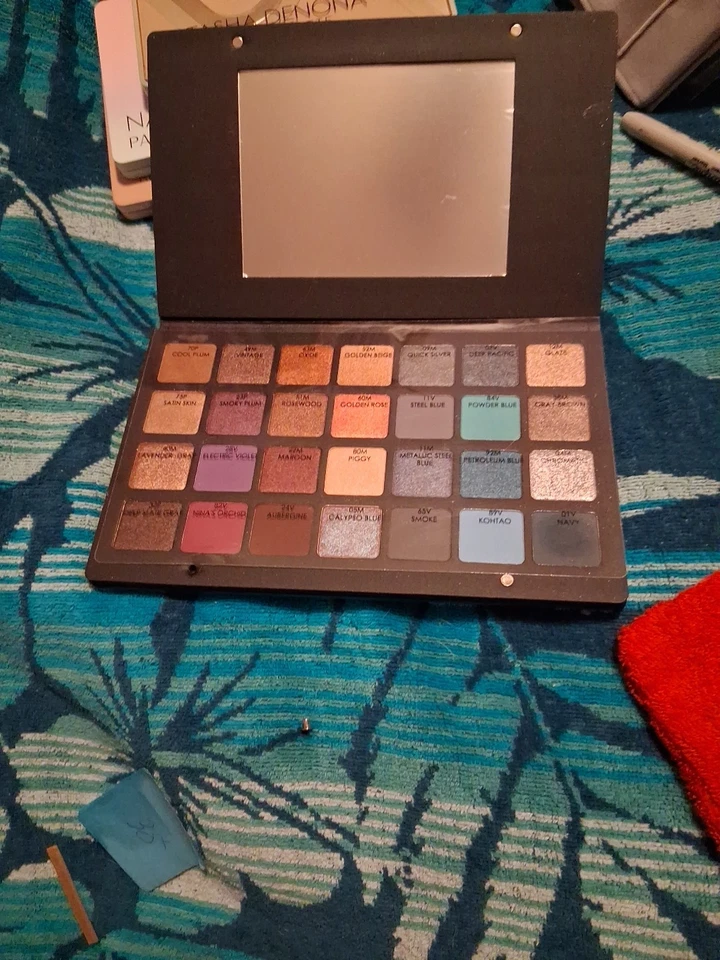 Paleta de sombras de ojos Natasha Denona púrpura - Imagen 2 de 2