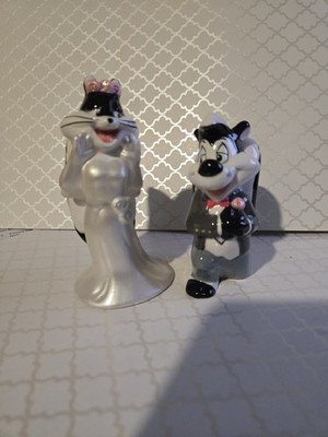 Warner Bros Studio Store Pepe Le Pew Penelope Wedding Salt Pepper Shakers 1999 B