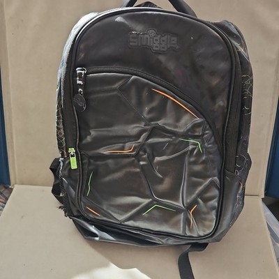Smiggle schwarz Fußball Wheelie Bag Rucksack Kick SIEHE SAS LESEN 