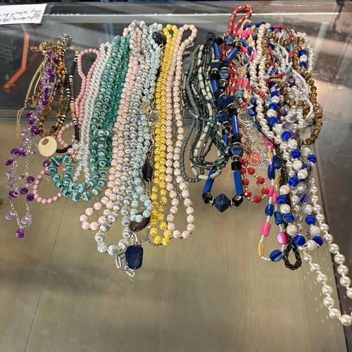 Lot Of 39 Necklaces Costume Fashion Jewelry Chains Beads Perl’s Vintage Modern
