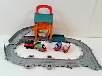 Fisher-Price Thomas & Friends Take-n-Play Sodor Steamworks Repair Shed w/3 Cars