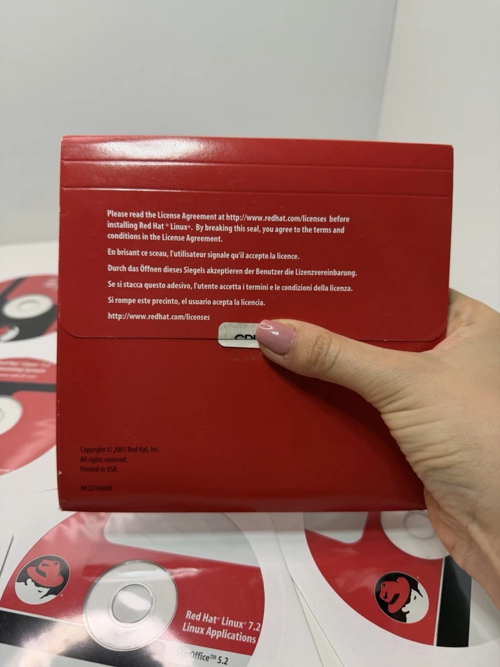 Red Hat Linux 7.2 Full 6-CD Set w/ Original Box (2001) Complete - Image 4 of 4