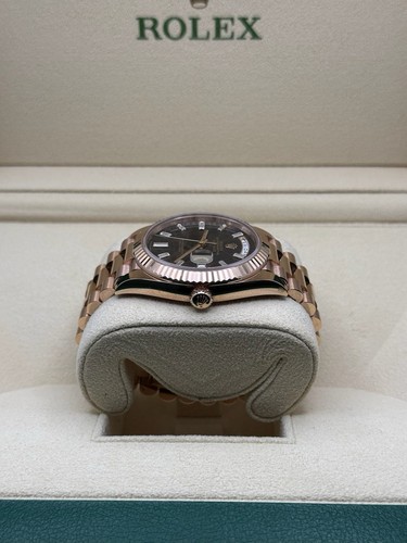 Rolex Day-Date 40 Eisenkiesel Baguette Dial 228235 - 2021 - Picture 5 of 7