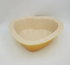 Le Creuset Yellow Valentine Heart Stoneware 2.5 Qt Baking Dish Citrus 02.04 Rare