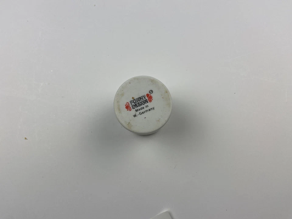 Candelabro de porcelana hecho en Alemania Occidental con flores púrpuras, 2" de alto pequeño Foto 2 de 4