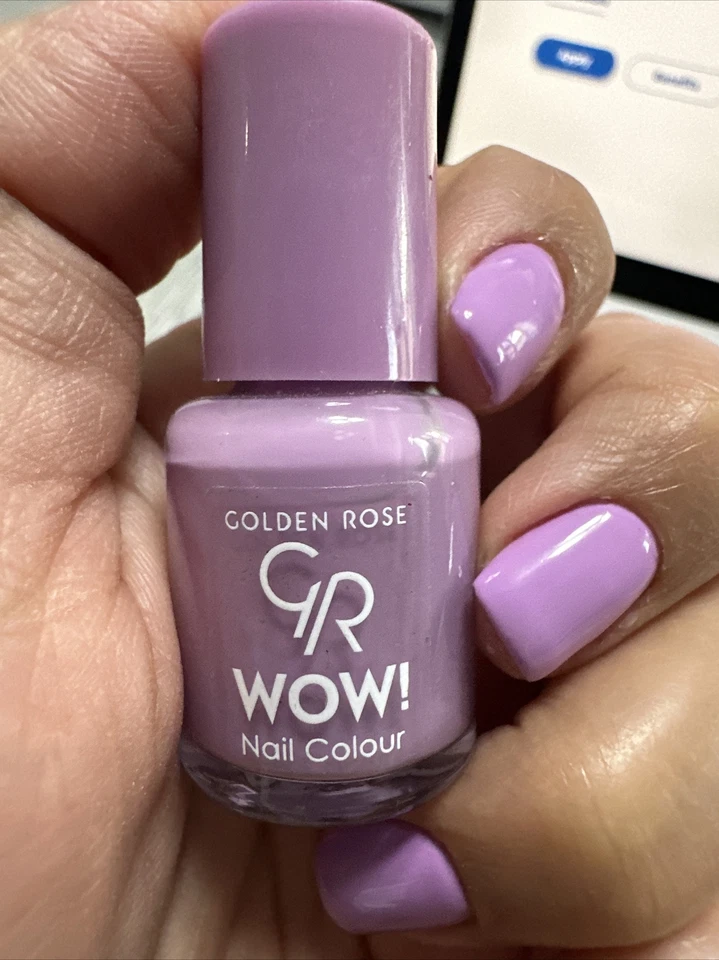 Color de uñas rosa dorada Foto 2 de 2