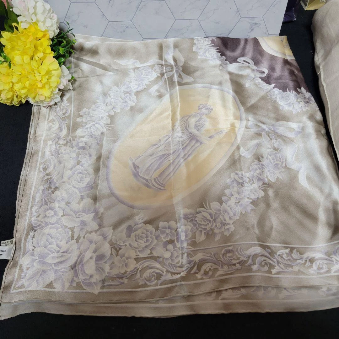 Étole Dior beige pâle pâle logo ruban déesse grande taille