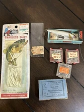 Vintage Lures / #3 Sleeves / Barracuda Split Shot No. 5 / Mustad & Son Hooks