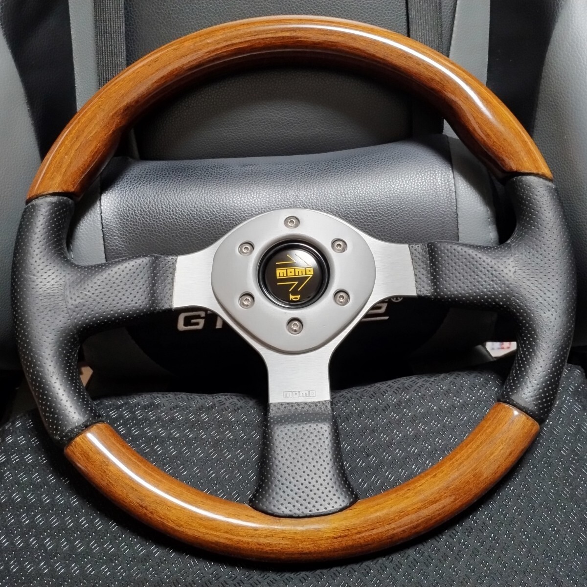 MOMO JET 350mm レザー カーボン φ 35 MOMO Jet 350mm Steering Wheel | MrSteeringWheel