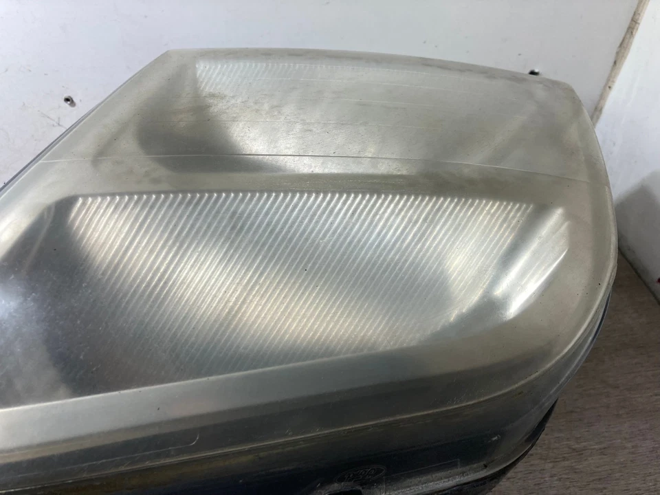 2011 FORD TRANSIT CONNECT PASSENGER & DRIVER SIDE FRONT HEADLIGHTS PAIR - image 4 of 4