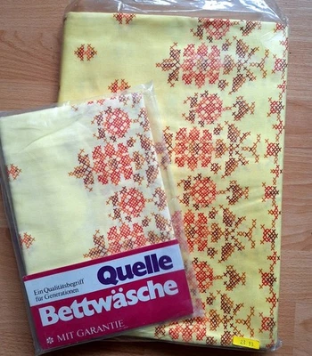 Vintage  Bettwäsche   2- Teilig,  gelb mit  Muster  unbenutzt.... - Bild 1 von 4