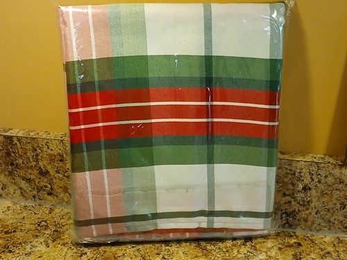 Vernor Tablecloth 100% Polyester Green-White-Red Plaid 50" x 70" Oblong - Picture 8 of 24