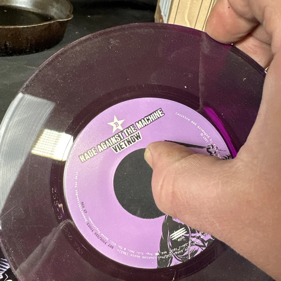 RAGE AGAINST THE MACHINE RECORD THE GHOST OF TOM JOAD 7" ULTRA RARE! PURPLE VNYL - Image 4 of 4