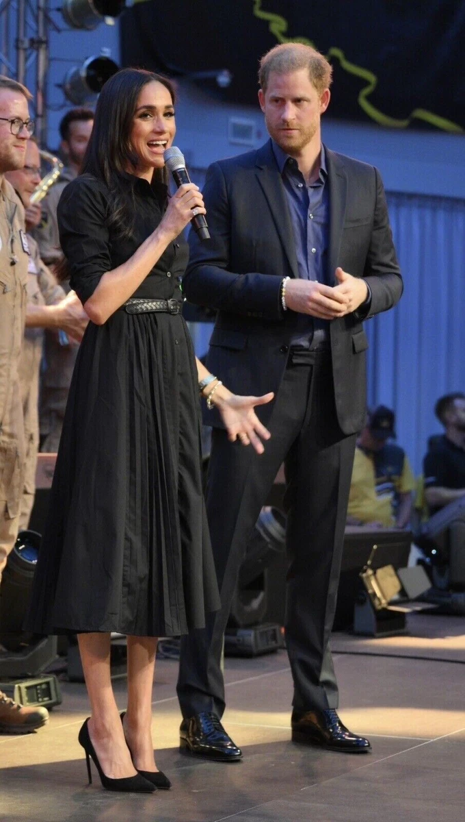 Meghan markle hotsell pleated shirt dress