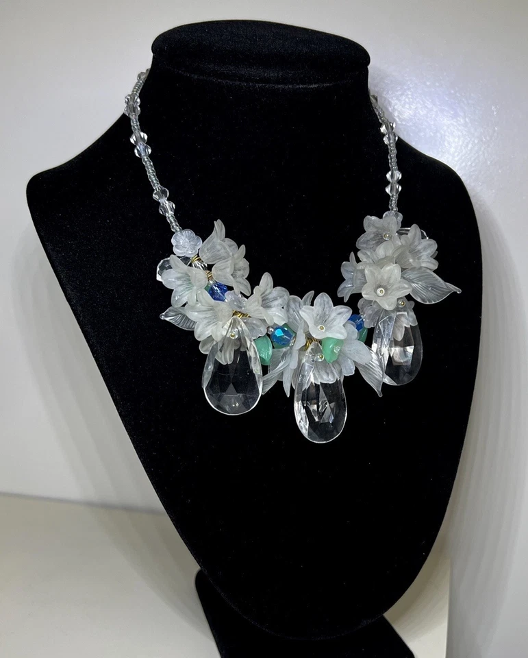 Hand Blown Pressed Italian Murano Flowers Leaves Art Glass & Lucite VTG Necklace - Image 2 of 4