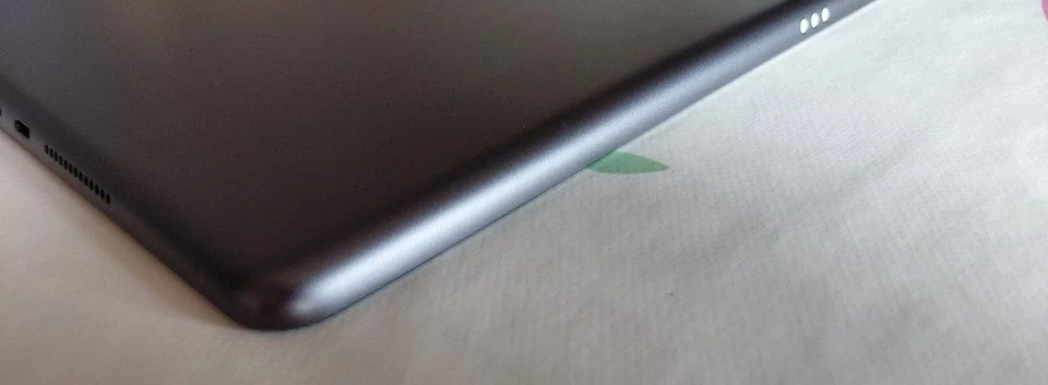 Apple iPad (8th generation) · 128GB · Cellular, foto 3 di 5