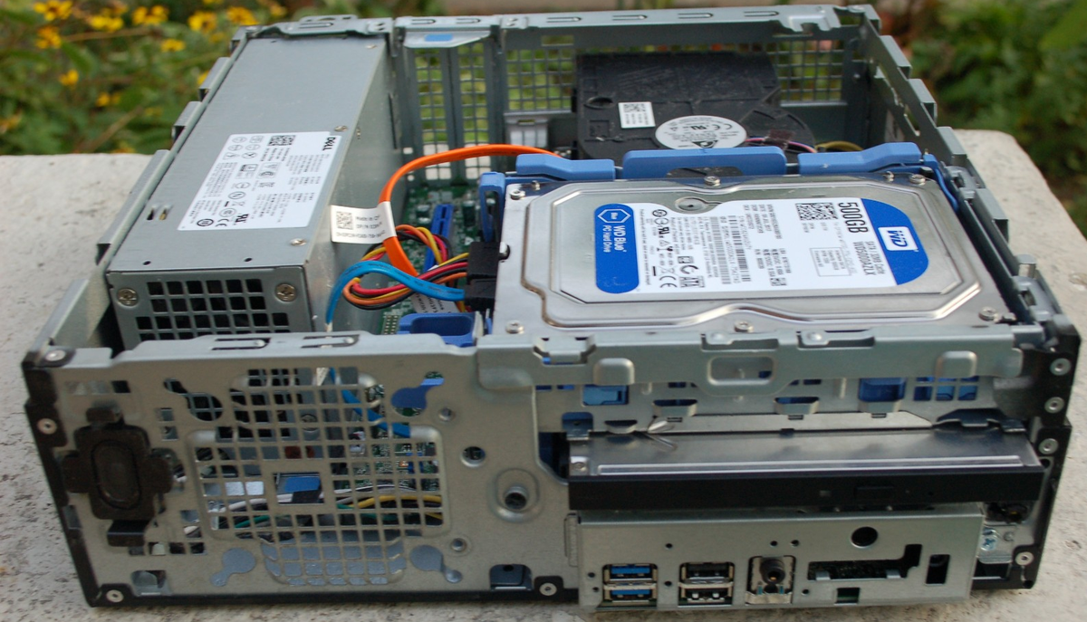 Dell OptiPlex 3050 – Core i5-7500 / 3.40 GHz CPU 8GB RAM / 500 GB