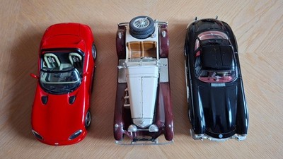 3 Burago 1 : 18 Autos ,  MERCEDES , DOGE - Viper ,
