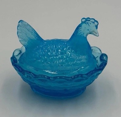 Boyd Crystal Art Glass Chick Salt HEN on NEST Mini HON 1 line Azure Blue