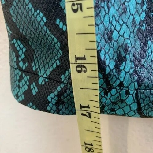 Minifalda Tiger Mist para mujer Tash imitación cuero mediana azul estampado serpiente TM6970 - Imagen 6 de 7