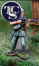 PLATOON MOVIE BARNES COLLECTORS SHOWCASE CS01025