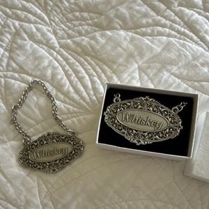 Heritage Metalworks Pewter Silver Whiskey Liquor Label Chain Tag LL8385