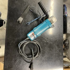 Makita 4" 100mm Disc Grinder Model No. 9501B Corded High 10000 Rpm Power Tool