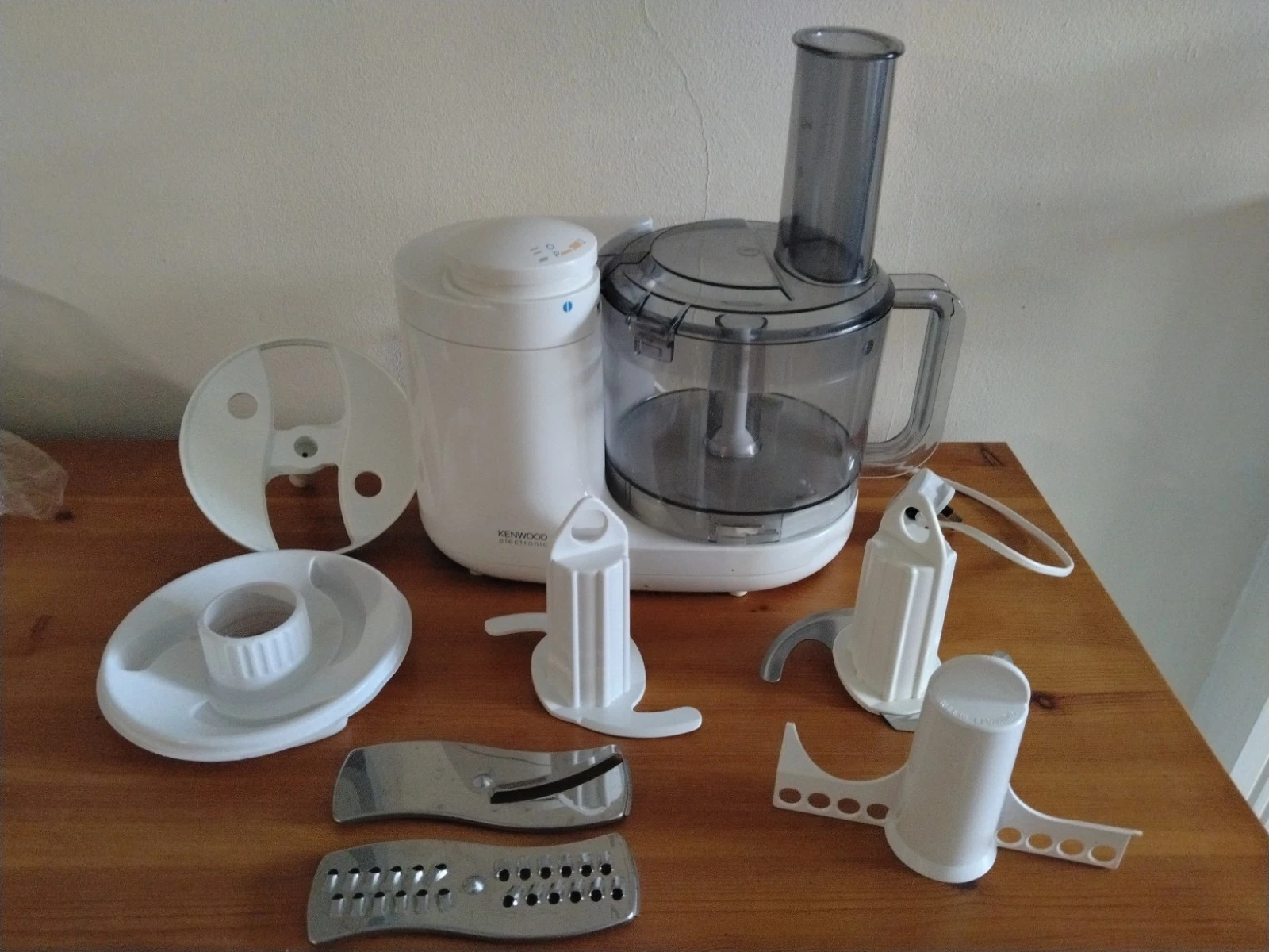Kenwood Electronic FP346 Food Processor & Accessories Excellent condition Workin
Opens in a new wind