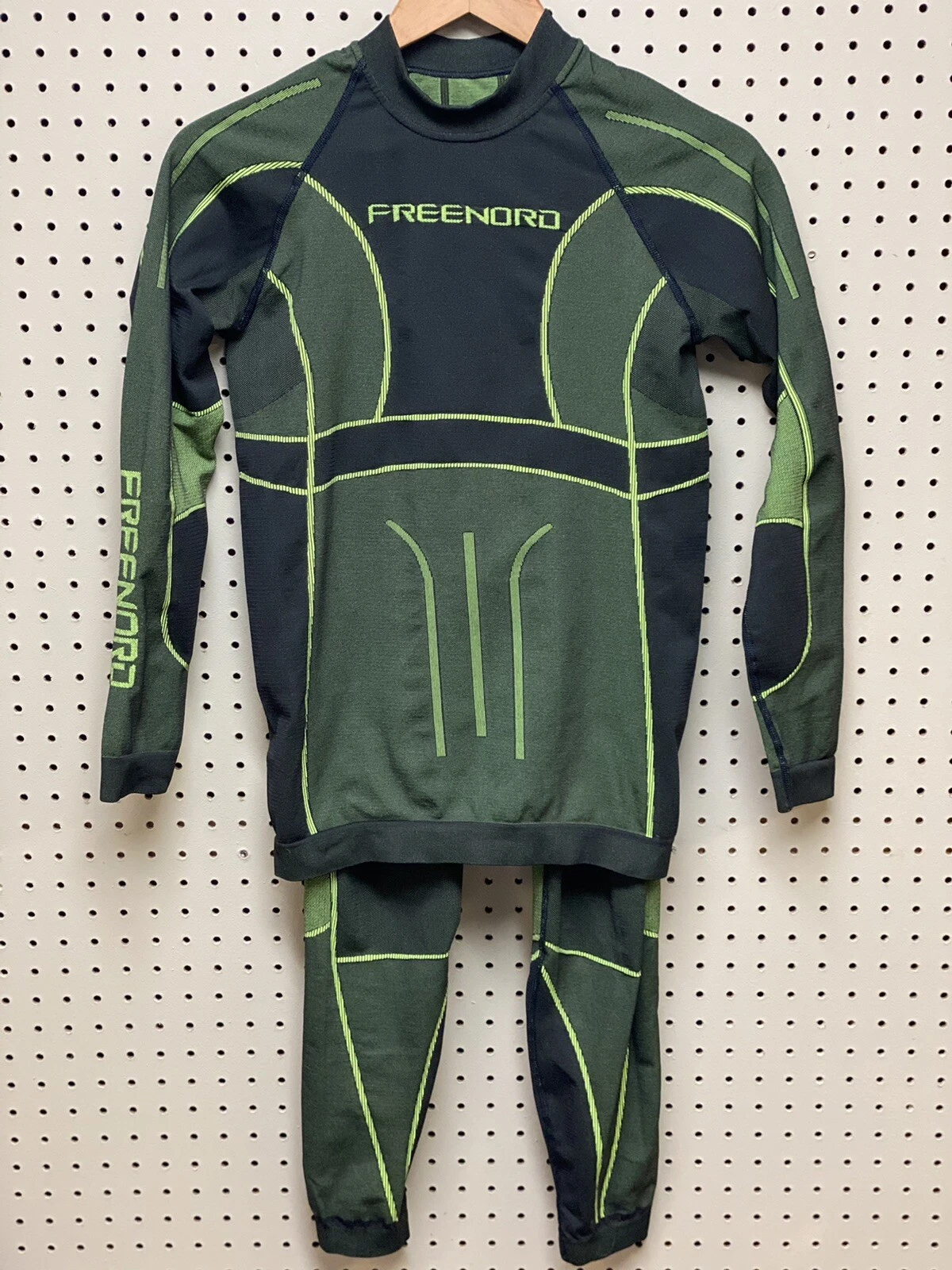 Youth Size Small Freenord Green Black Pant Short Base Layer Winter Ski Set