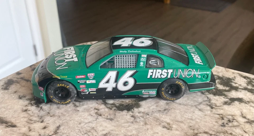 NASCAR 1:24 Wally Dallenbach #46 Primera Unión 1995 Monte Carlo (Campeones de Carreras) Foto 3 de 4